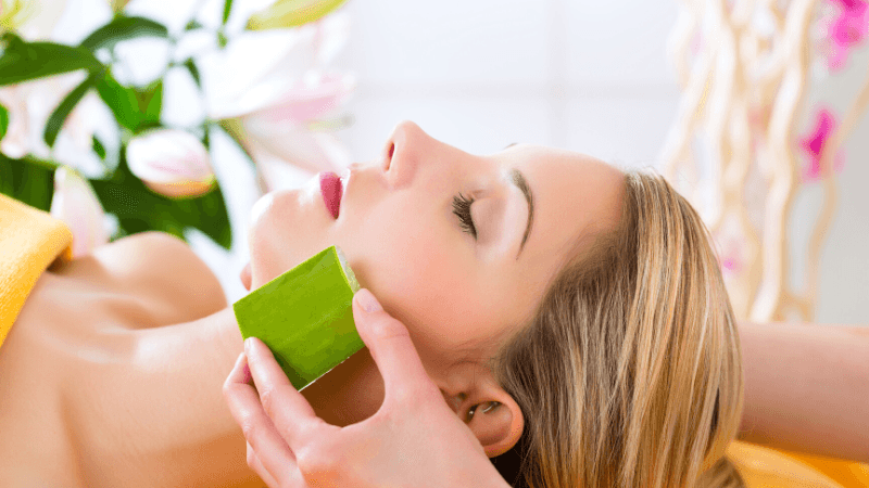 Use Himalaya Aloe Vera Gel to Clean and Nourish Your Skin Naturally
